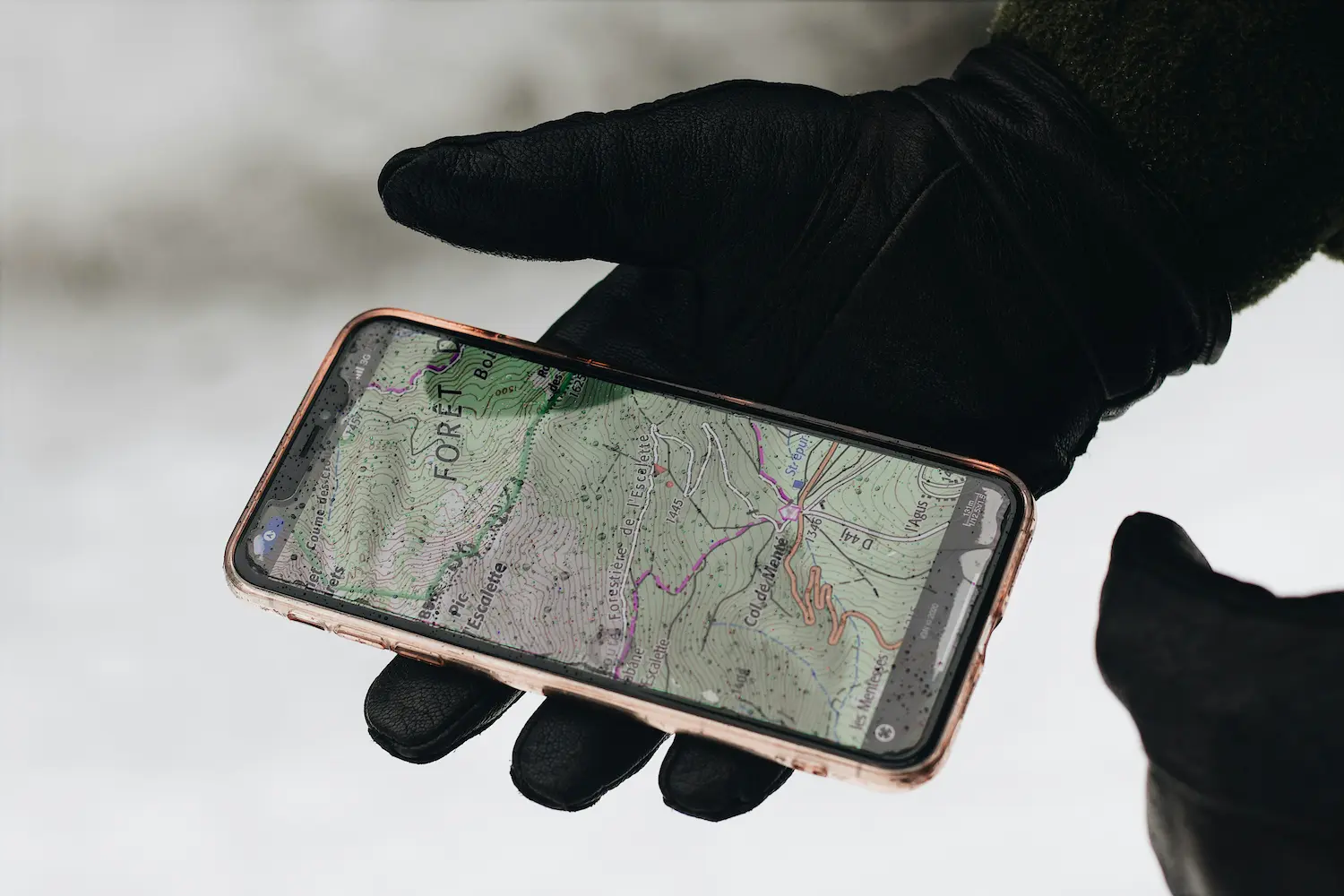 Application smartphone affichant localisation vélo volé traceur GPS temps réel sur carte