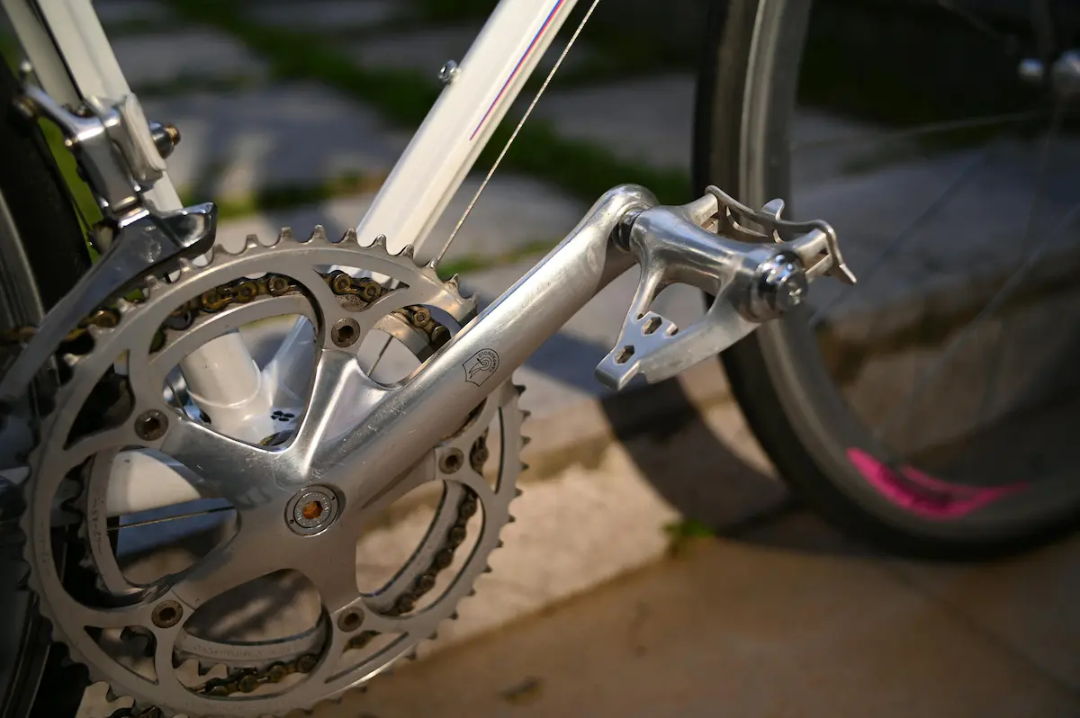 Plateau et cassette d’un vélo illustrant le calcul du développement et du braquet