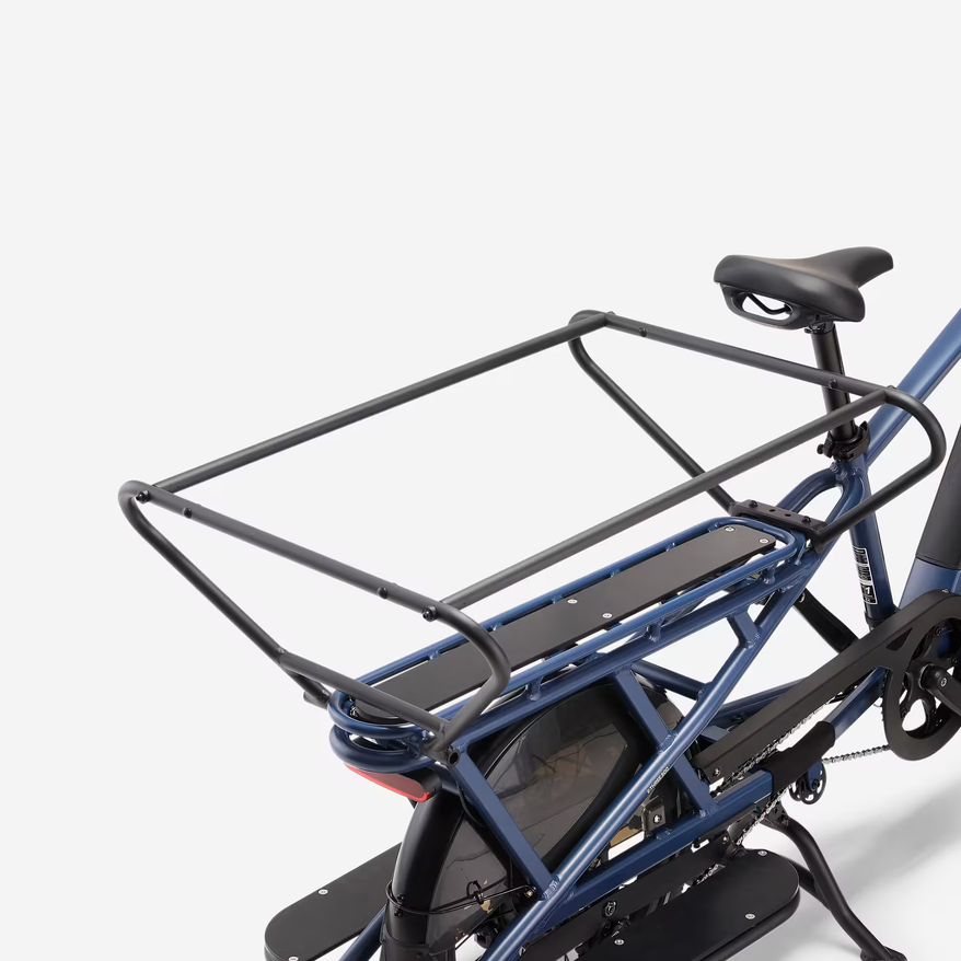 Porte-bagages arrière du Btwin E-Three 500 avec barre de maintien et repose-pieds pour enfants
